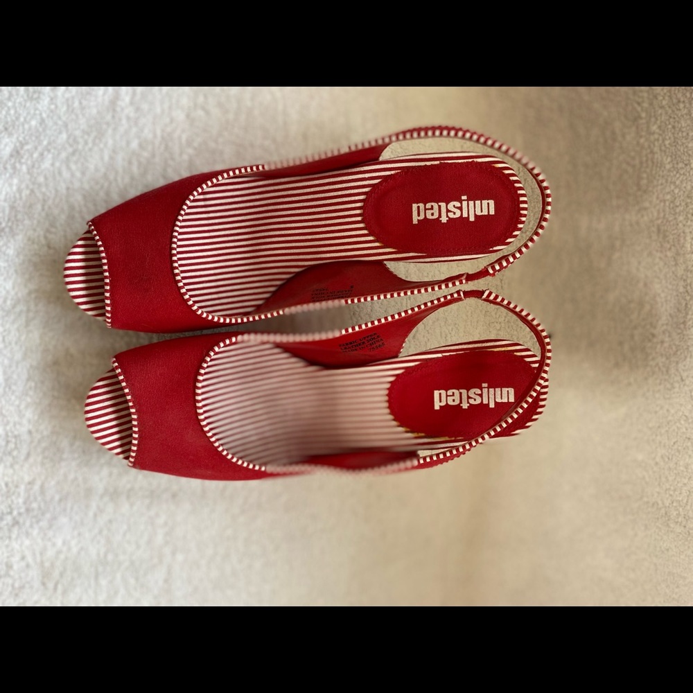 Fun sandal, unlisted brand, worn once size 8 excellent condition